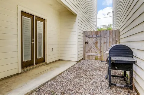 1057 W 25th Street A Houston TX 77008