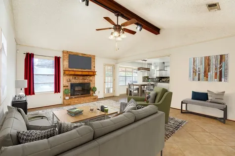 267 Wentworth Drive West Columbia TX 77486