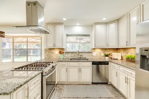 267 Wentworth Drive West Columbia TX 77486
