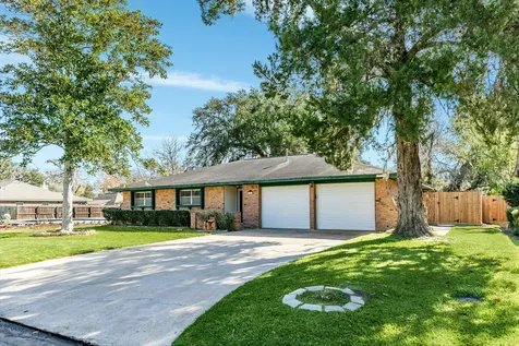267 Wentworth Drive West Columbia TX 77486