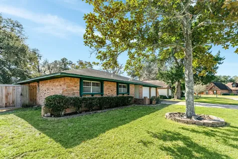 267 Wentworth Drive West Columbia TX 77486