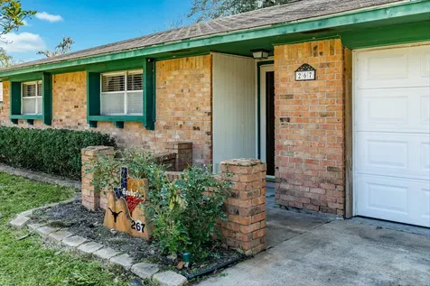 267 Wentworth Drive West Columbia TX 77486