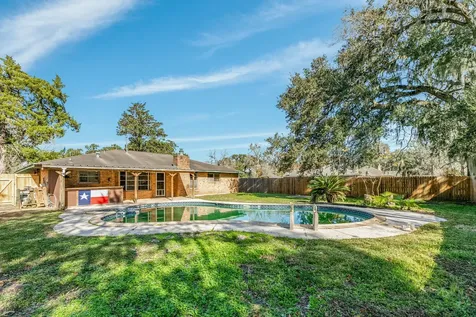 267 Wentworth Drive West Columbia TX 77486