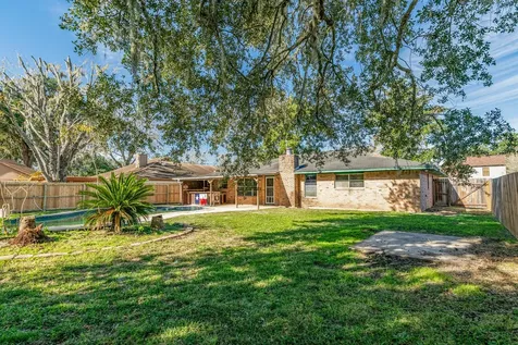 267 Wentworth Drive West Columbia TX 77486