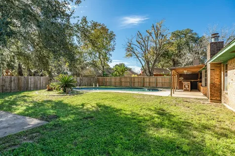 267 Wentworth Drive West Columbia TX 77486