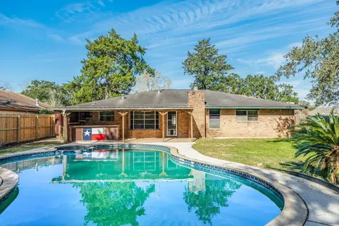 267 Wentworth Drive West Columbia TX 77486