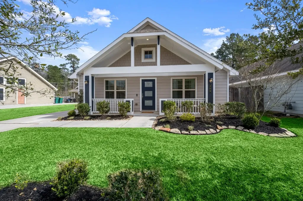 206 N Lynx Trail Montgomery TX 77316