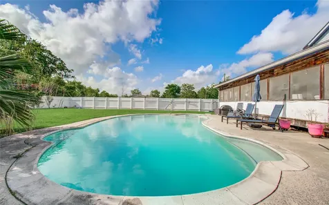 7228 Avenue R Santa Fe TX 77510