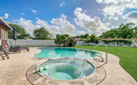 7228 Avenue R Santa Fe TX 77510