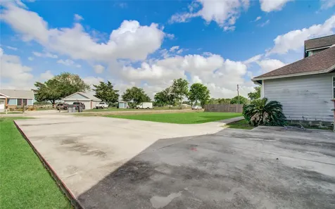 7228 Avenue R Santa Fe TX 77510