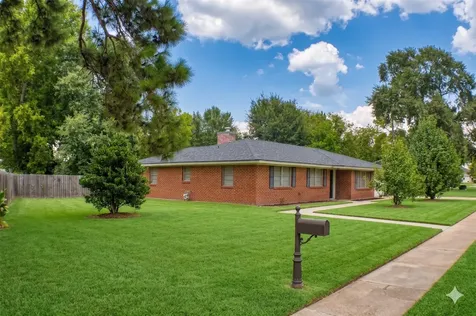 202 Rose Marie Boulevard Hearne TX 77859
