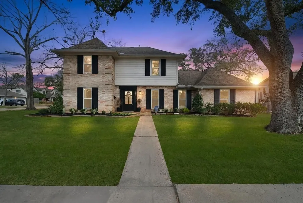 1018 Candlelight Lane Houston TX 77018