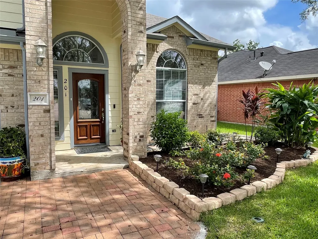 201 Flat Creek Lane Dickinson TX 77539