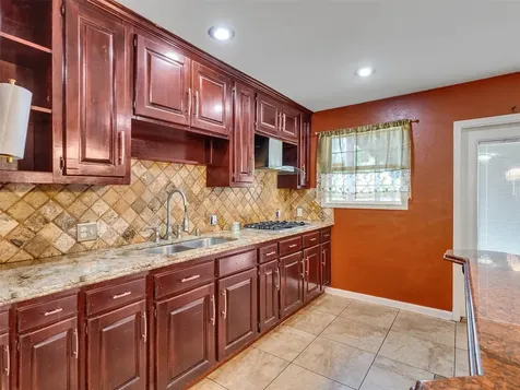 7923 Glenview Drive Houston TX 77061