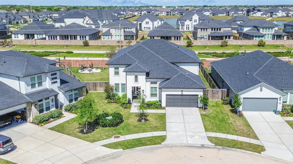 1612 Dayton Ridge Circle Friendswood TX 77546