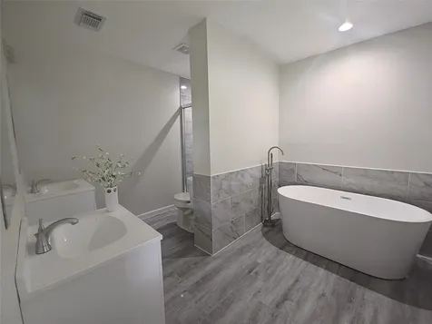 2252 Shadowdale Drive 362 Houston TX 77043