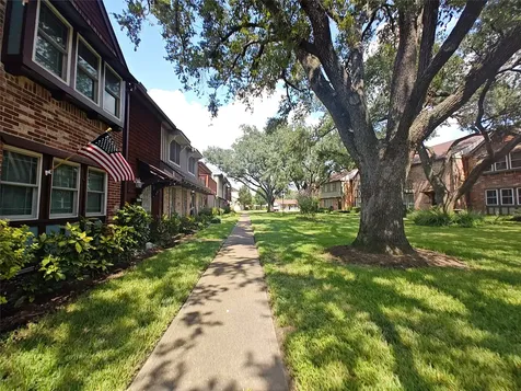 2252 Shadowdale Drive 362 Houston TX 77043