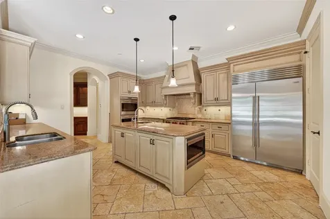 2400 Avalon Place Houston TX 77019