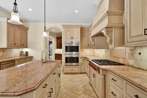 2400 Avalon Place Houston TX 77019