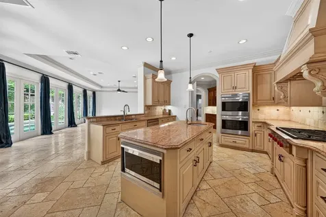 2400 Avalon Place Houston TX 77019