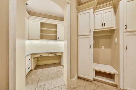 2400 Avalon Place Houston TX 77019
