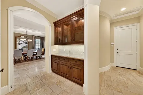2400 Avalon Place Houston TX 77019