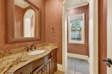 2400 Avalon Place Houston TX 77019