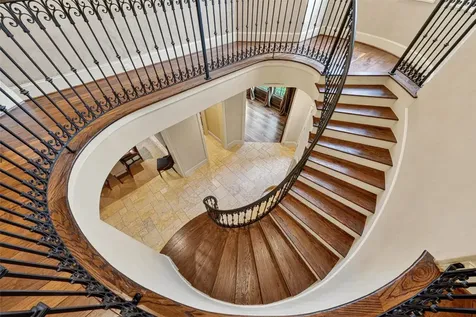 2400 Avalon Place Houston TX 77019