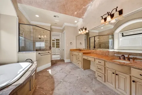 2400 Avalon Place Houston TX 77019
