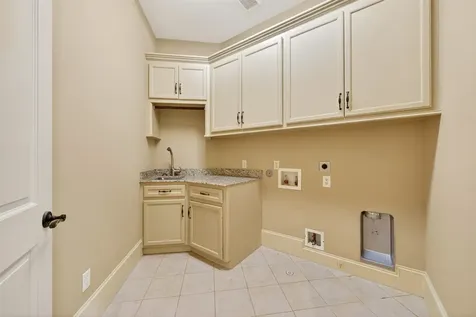 2400 Avalon Place Houston TX 77019