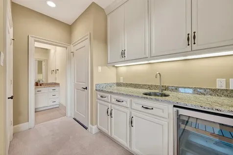 2400 Avalon Place Houston TX 77019