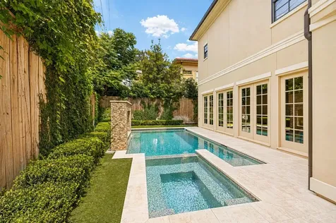 2400 Avalon Place Houston TX 77019