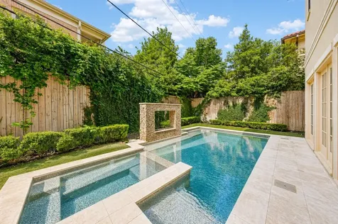 2400 Avalon Place Houston TX 77019