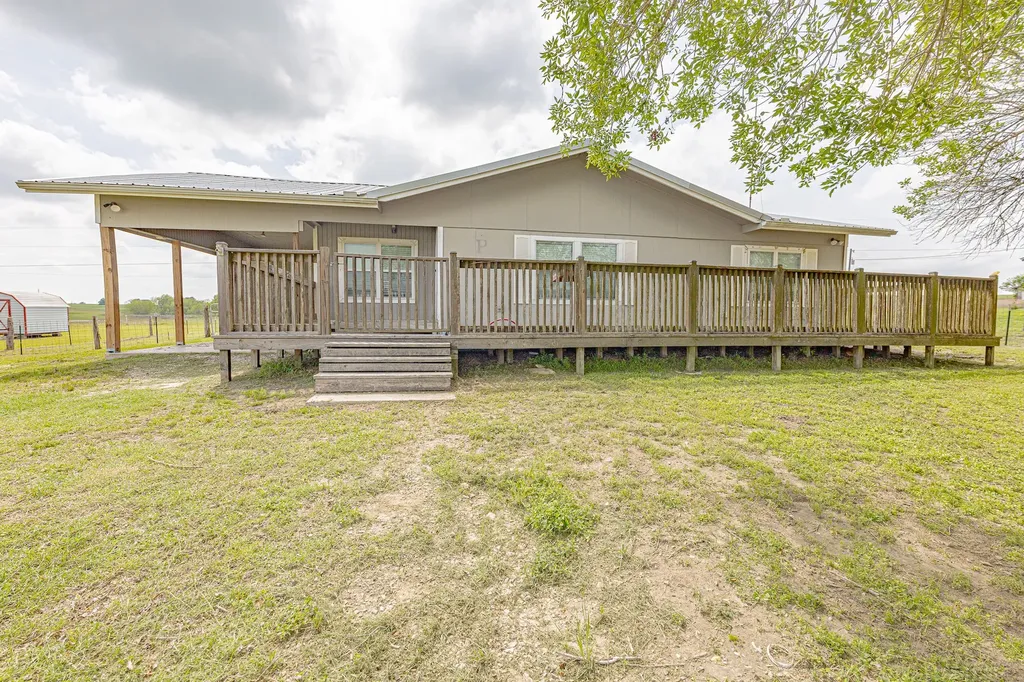 3300 State Highway 95 S Shiner TX 77984