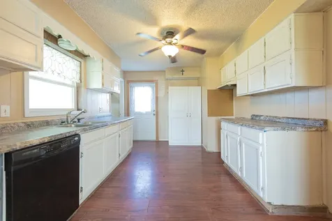 3300 State Highway 95 S Shiner TX 77984