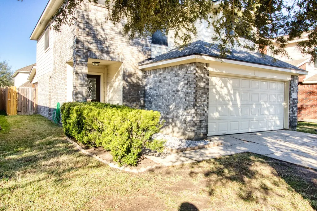 9519 Garrett Pine Lane Houston TX 77044