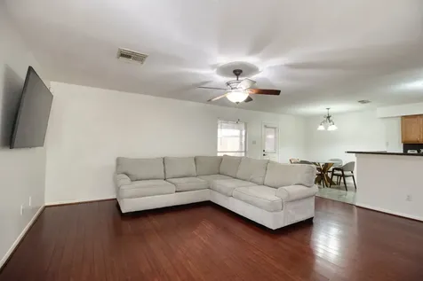 9519 Garrett Pine Lane Houston TX 77044