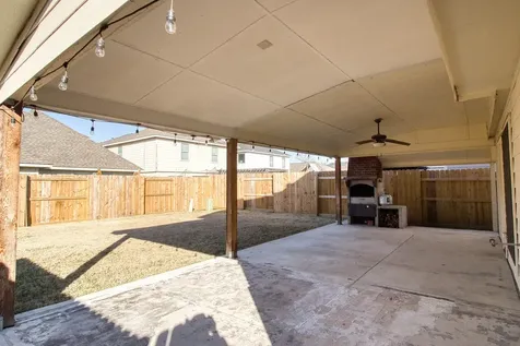 9519 Garrett Pine Lane Houston TX 77044