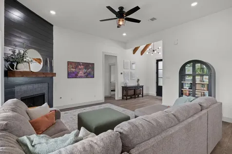 459 Green Meadows Drive West Columbia TX 77486