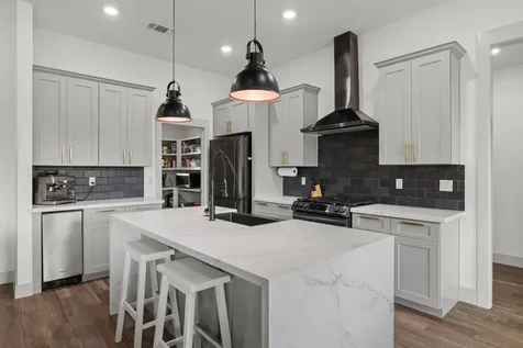 459 Green Meadows Drive West Columbia TX 77486
