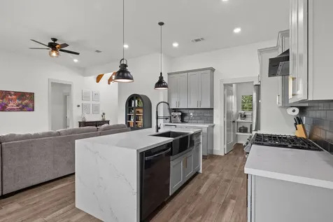 459 Green Meadows Drive West Columbia TX 77486