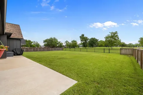 459 Green Meadows Drive West Columbia TX 77486