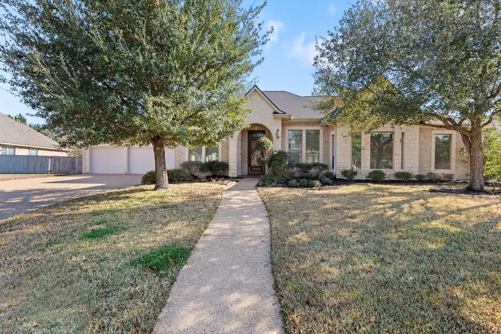 904 Plainfield Court College Station TX 77845