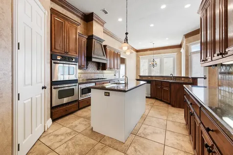 904 Plainfield Court College Station TX 77845