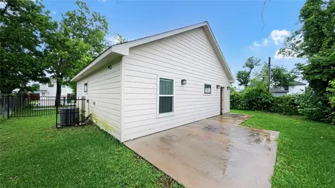 8717 Peachtree Street Houston TX 77016