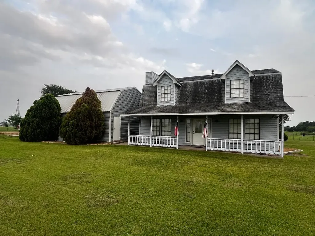 1100 Swiss Alp Hills Loop Schulenburg TX 78956