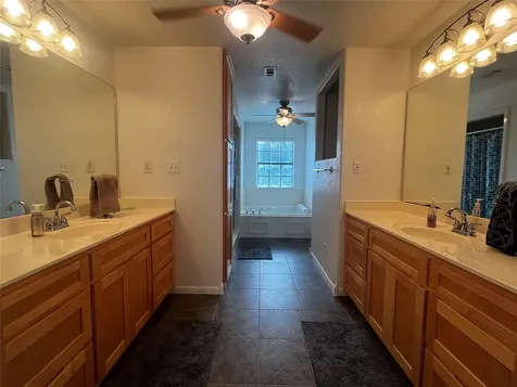 1100 Swiss Alp Hills Loop Schulenburg TX 78956