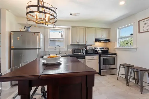 2216 Grover Avenue Galveston TX 77551