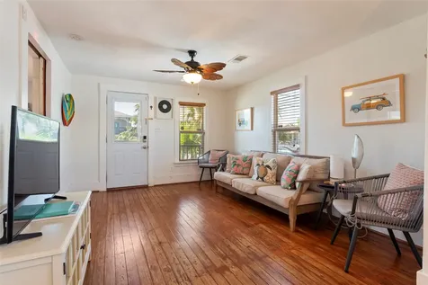 2216 Grover Avenue Galveston TX 77551