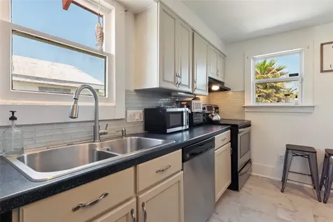 2216 Grover Avenue Galveston TX 77551